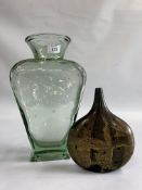 A DESIGNER VASE BEARING MAKERS LABEL "ISLE OF WIGHT" GLASS H 22CM + AN IMPRESSIVE STUDIO GLASS VASE