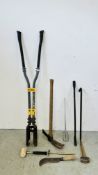 A SET OF LONG HANDLED PIVOTING POST DIGGING SPOONS ALONG WITH QUALCAST GARDEN SPADE,