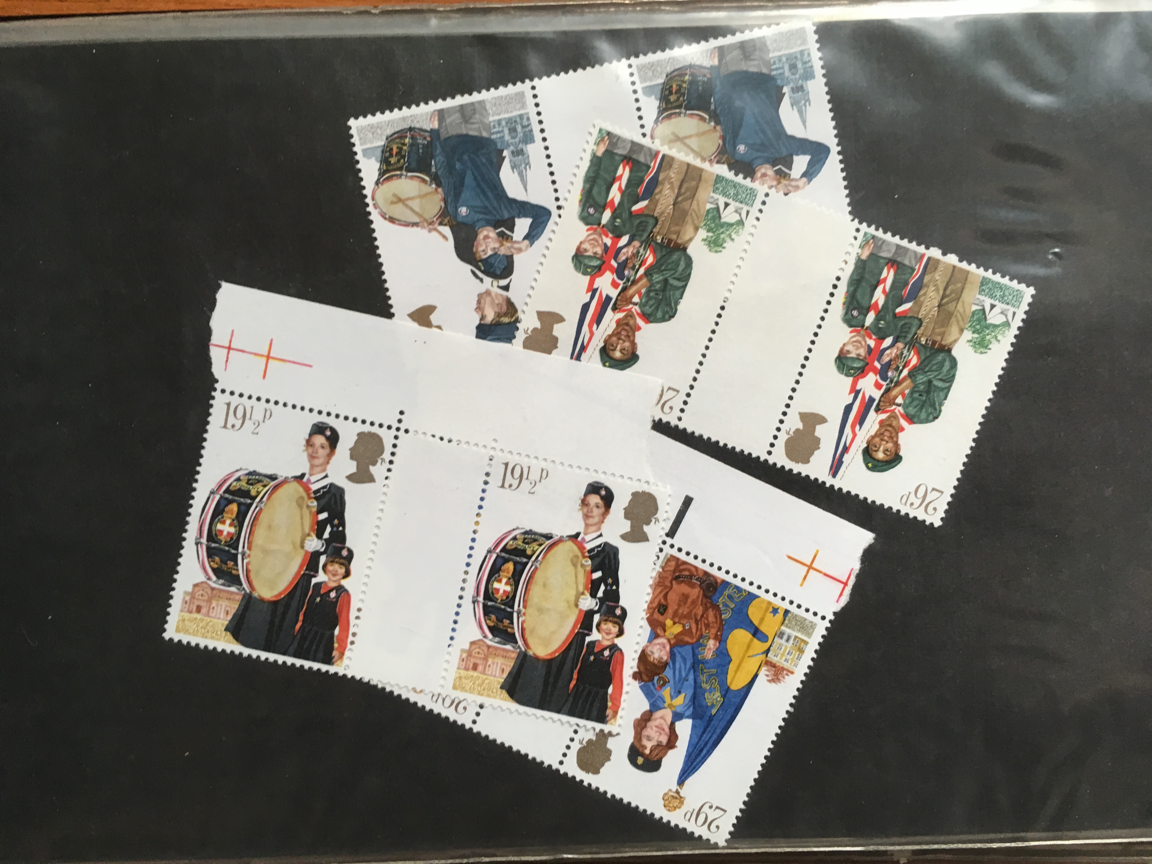 STAMPS: GB c1983-5 FIRST DAY COVERS INCLUDING P.P.S SILKS, ALSO MINT STAMPS, FIVE OLD £1 NOTES ETC. - Image 11 of 12