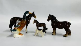 A GROUP OF CABINET ORNAMENTS TO INCLUDE 3 HORSE STUDIES TO INCLUDE A BESWICK EXAMPLE,