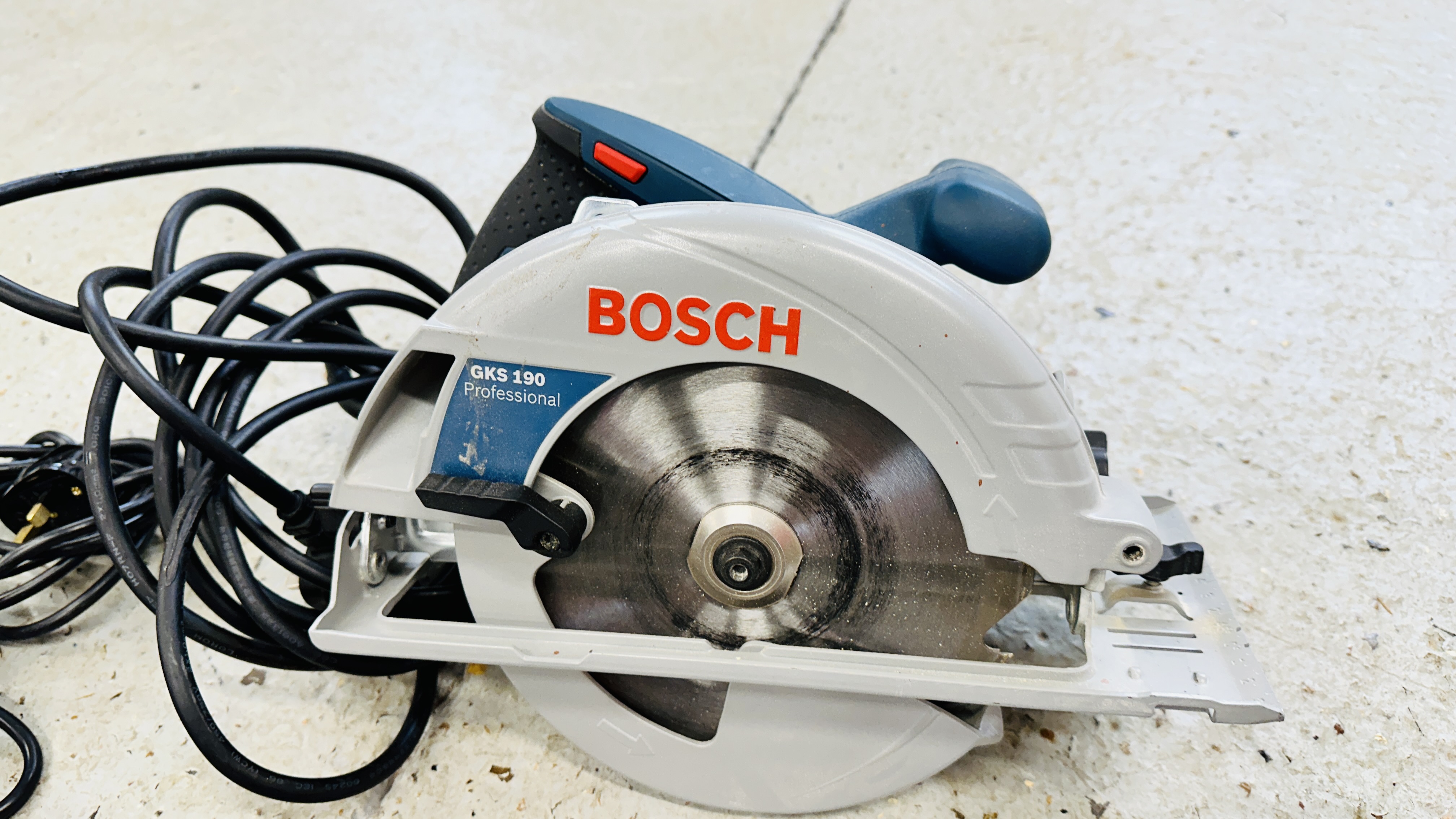 BOSCH GKS 190 CIRCULAR SAW ALONG WITH EINHELL 4 INCH GRINDER AND MACALLISTER MSCS110 SANDER - SOLD - Image 2 of 5