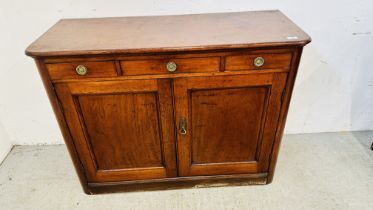 A VICTORIAN MAHOGANY THREE DRAWER DRESSER WITH CUPBOARD BELOW W 108CM. D 42CM. H 81CM.