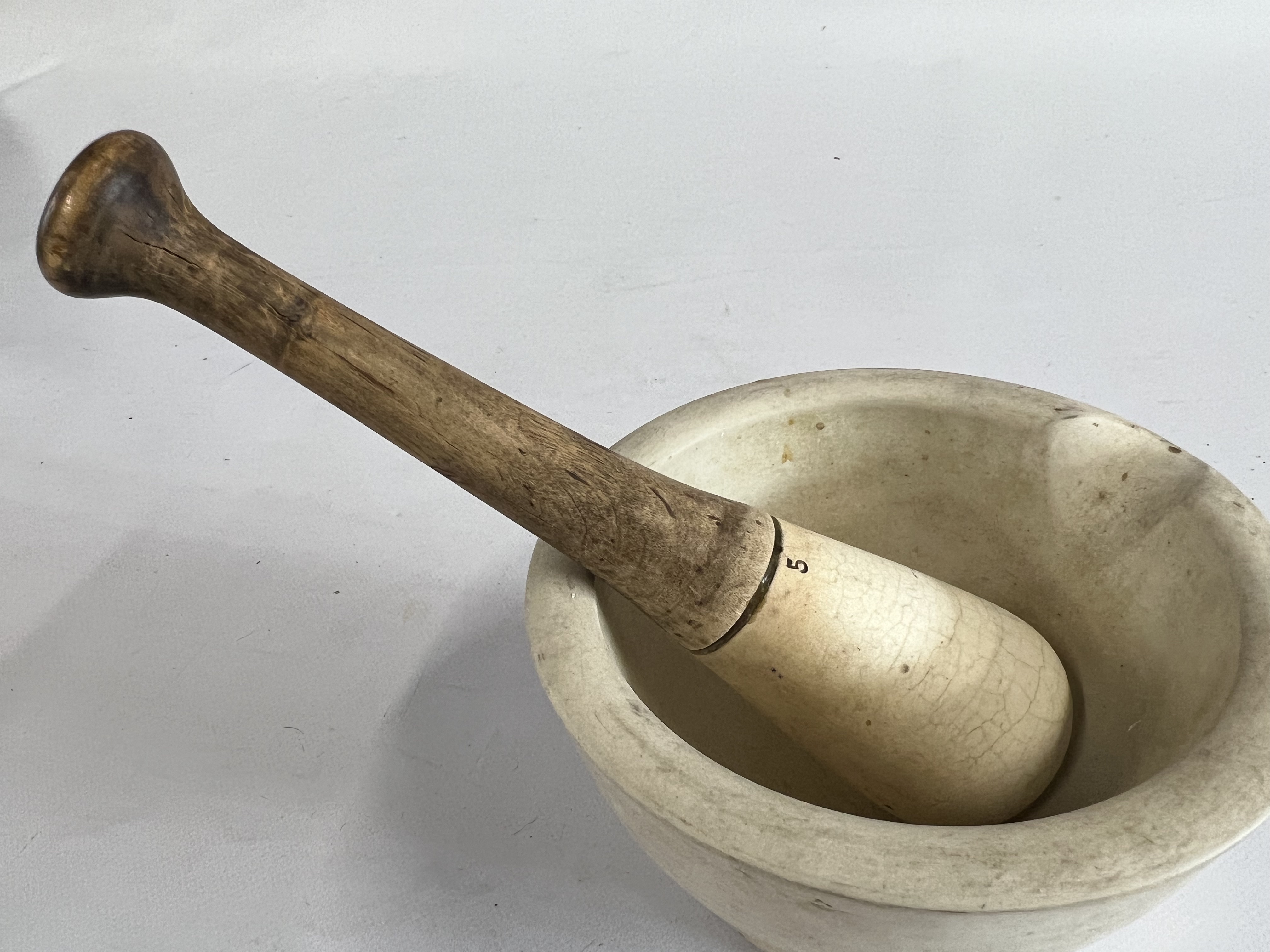 A VINTAGE HARDSTONE PESTLE AND MORTAR - DIAM 17CM X H 10CM. - Image 3 of 4