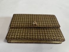 A VINTAGE GILT MESH BAG BEARING MAKERS LABEL "ASPREY" W19 X H 14CM.