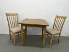 A MODERN OAK FINISH DROP FLAP KITCHEN TABLE ALONG WITH A PAIR OF MODERN UPHOLSTERED DINING CHAIRS.