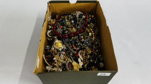 A SHOE BOX CONTAINING A QUANTITY OF ASSORTED COSTUME JEWELLERY, BEADS,