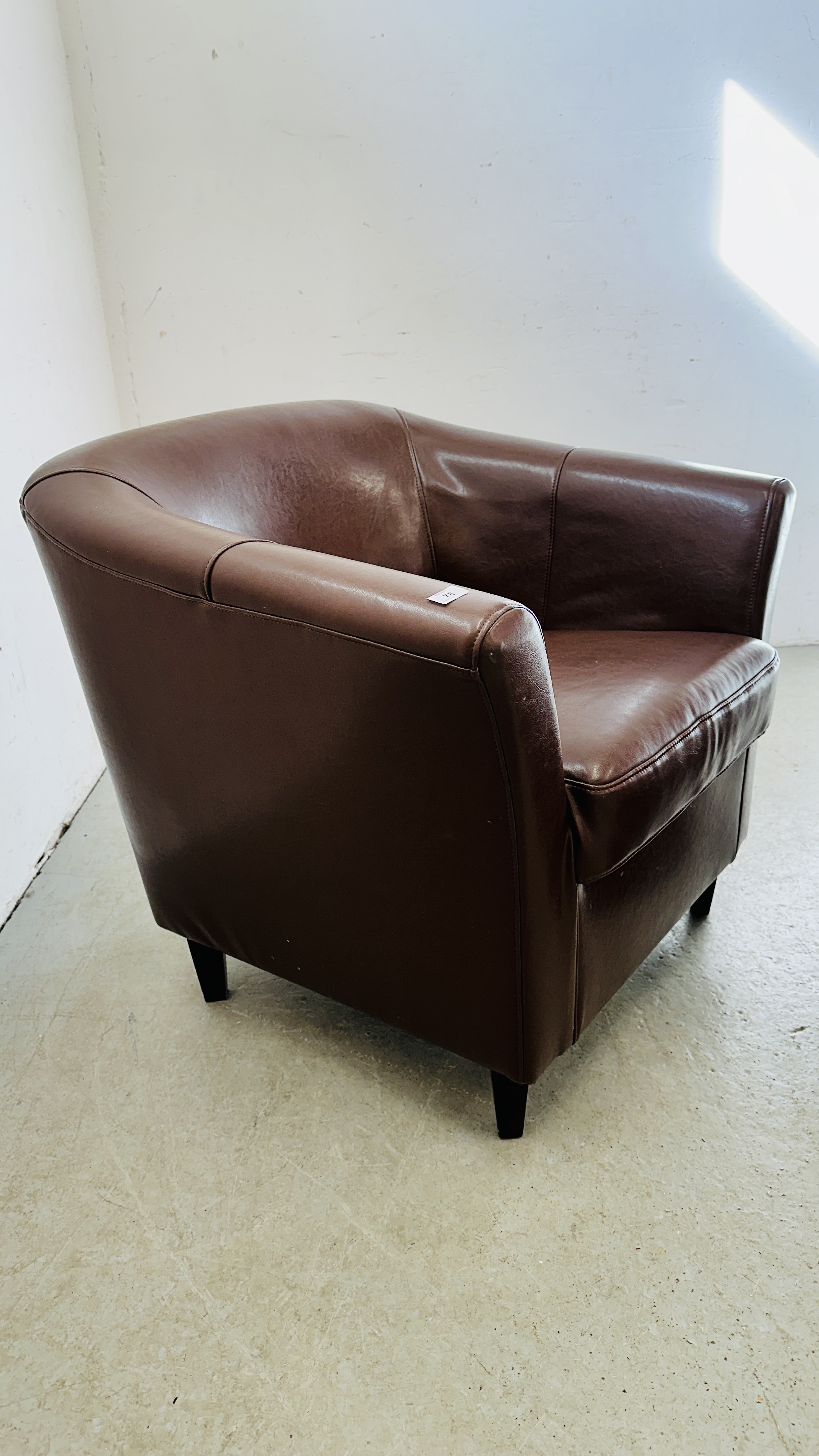 A MODERN BROWN FAUX LEATHER TUB CHAIR ALONG WITH MATCHING BEAN BAG FOOT REST. - Image 4 of 11