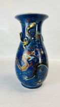 A C19TH CHINESE VASE DECORATED WITH DRAGONS ON A DARK BLUE GROUND,