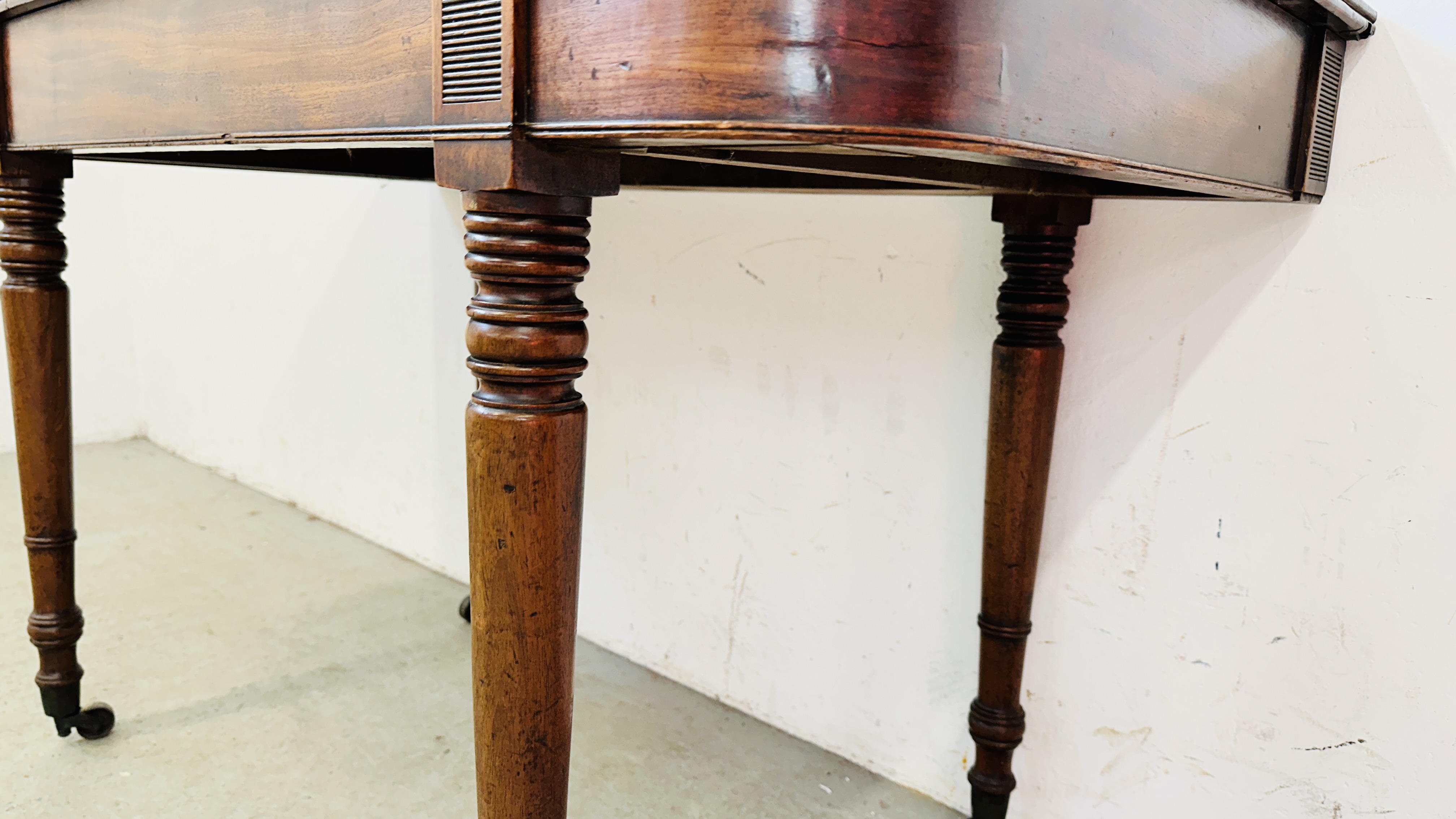 A GEORGIAN MAHOGANY D-END TABLE W 122CM X D 60CM. - Image 7 of 10