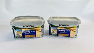 2 X 2.5L RONSEAL PERFECT FINISH DECKING STAIN IN "COUNTRY OAK" INCLUDES DECK PAD.