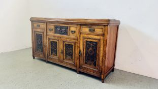 AN EARLY C20th HARDWOOD THREE DRAWER SIDEBOARD WITH DOUBLE DOOR CUPBOARD TO CENTRE FLANKED BY TWO