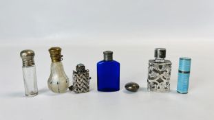 A COLLECTION OF 6 VINTAGE MINIATURE SCENT BOTTLES TO INCLUDE GLASS AND SILVER EXAMPLES + A VINTAGE