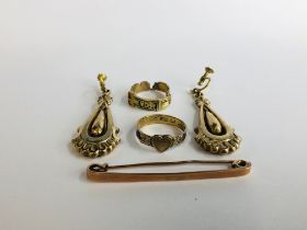 A GROUP OF VINTAGE JEWELLERY TO INCLUDE A 9CT ROSE GOLD BROOCH,
