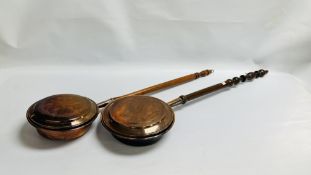 2 VINTAGE COPPER WARMING PANS ON TURNED HANDLES.