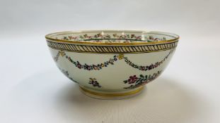 A CHINESE QIANLONG POLYCHROME PUNCH BOWL (STAR CRACK TO BASE) DIAM 24.5CM.