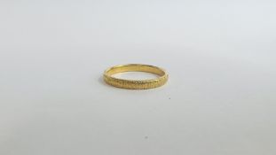 22CT GOLD WEDDING BAND.