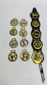 A COLLECTION OF VINTAGE HORSE BRASSES TO INCLUDE A LEATHER STRAP HAVING 5 ATTACHED EXAMPLES + A