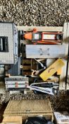COLLECTION OF SHED TOOLS TO INCLUDE KINGAVON 2 TON HYDRAULIC JACK, HILKA SOCKET SET,