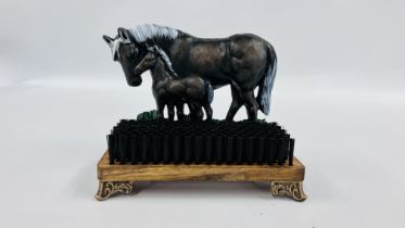 (R) HORSE DOORSTOP & BRUSH