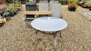 A CIRCULAR GLAZED METAL FRAMED GARDEN TABLE COMPLETE WITH 4 MATCHING RECLINING CHAIRS AND 2.