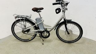 EZEE SPRINT ELECTRIC BICYCLE COMPLETE WITH KEY AND CHARGER - SOLD AS SEEN.