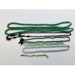 A GROUP OF VINTAGE HARDSTONE BEADED NECKLACES TO INCLUDE JADE TYPE EXAMPLES ETC.