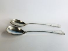 A PAIR OF SILVER SALAD SERVERS, BIRMINGHAM ASSAY B.B S.Ld.