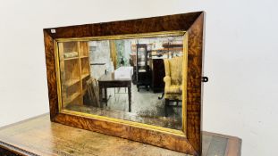 AN ANTIQUE RECTANGULAR WALL MIRROR IN BURR WALNUT FACED FRAME - W 101CM, H 63CM.