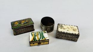 A GROUP OF 4 TRINKET / PILL BOXES TO INCLUDE WHITE METAL AND ENAMELED EXAMPLES,