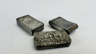 A COLLECTION OF 4 VINTAGE SNUFF BOXES TO INCLUDE 3 PEWTER EXAMPLES, ONE MARKED G. SMITH & SONS.