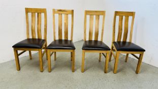 A SET OF 4 MODERN DESIGNER OAK DINING CHAIRS WITH BROWN FAUX LEATHER SEATS.