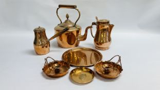 A BOX OF VINTAGE COPPER WARE TO INCLUDE A KETTLE,