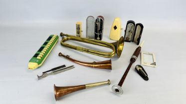 A GROUP OF MUSICAL INSTRUMENTS TO INCLUDE A BRASS TRUMPET, HOHNER MELODICA SOPRANO ETC.