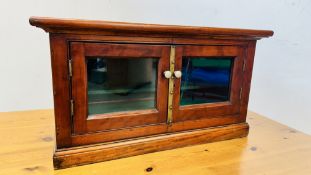 VINTAGE MAHOGANY TWO DOOR GLAZED TABLE TOP DISPLAY CABINET WITH GREEN BAIZE LINING AND BRASS