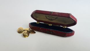 A CASED SET OF VINTAGE GILT METAL STUDS IN ORIGINAL FITTED CASE MARKED W.