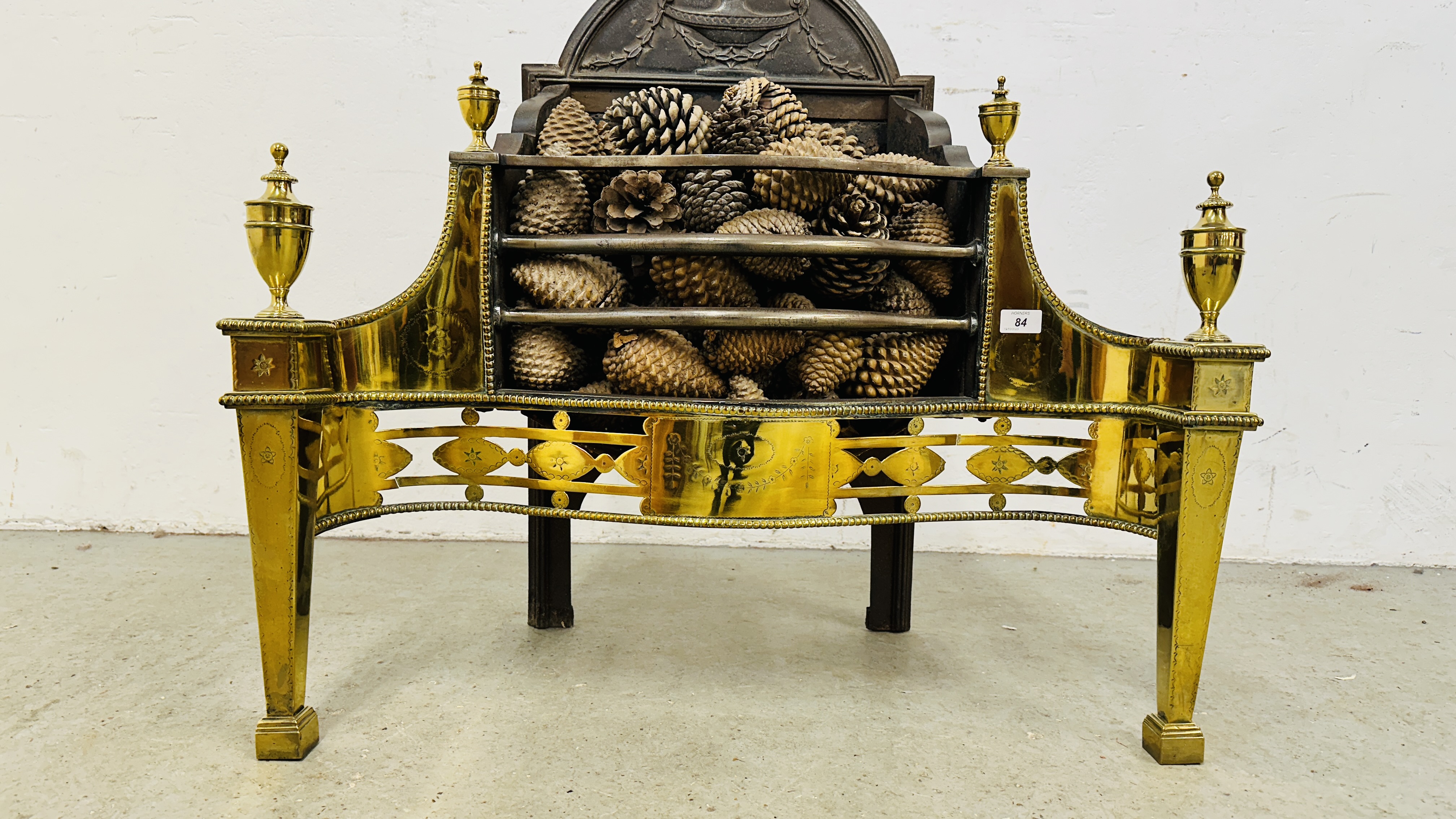 IMPRESSIVE HEAVY CAST FIRE BASKET WITH BRASS DETAILING - OVERALL WIDTH 83CM. - Image 2 of 11