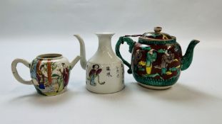 A JAPANESE TEAPOT WITH INTERNAL STRAINER, DECORATED WITH FIGURES,