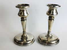 A PAIR OF CANDLESTICKS, ONE DAMAGED, EARLY C20TH, RUBBED MARKS 11.5CM HIGH.