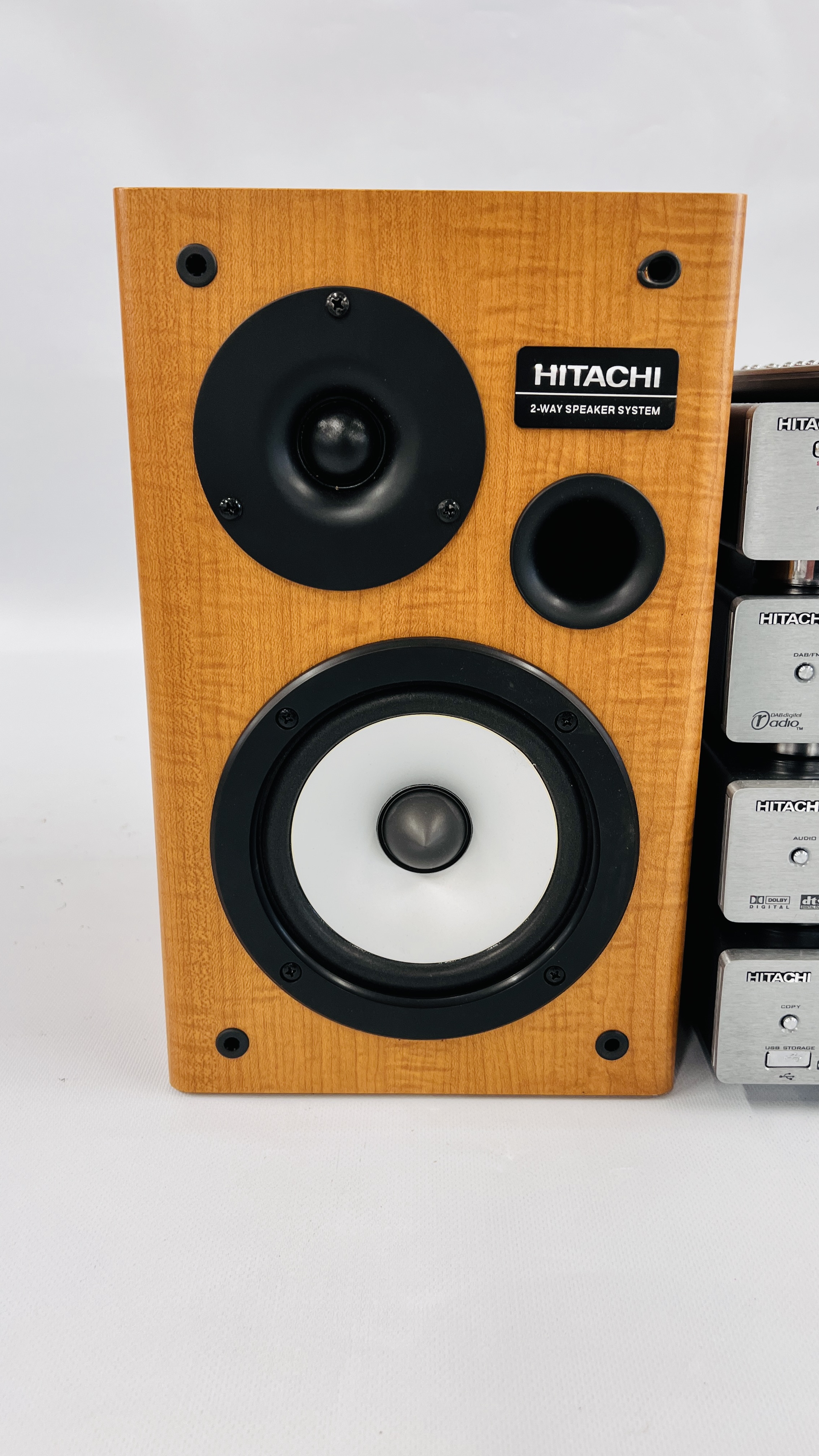 HITACHI 4 PIECE SEPARATES HI-FI AND SPEAKERS COMPRISING OF AX-M140 POWER AMP, AX-M140 DIGITAL RADIO, - Image 2 of 4