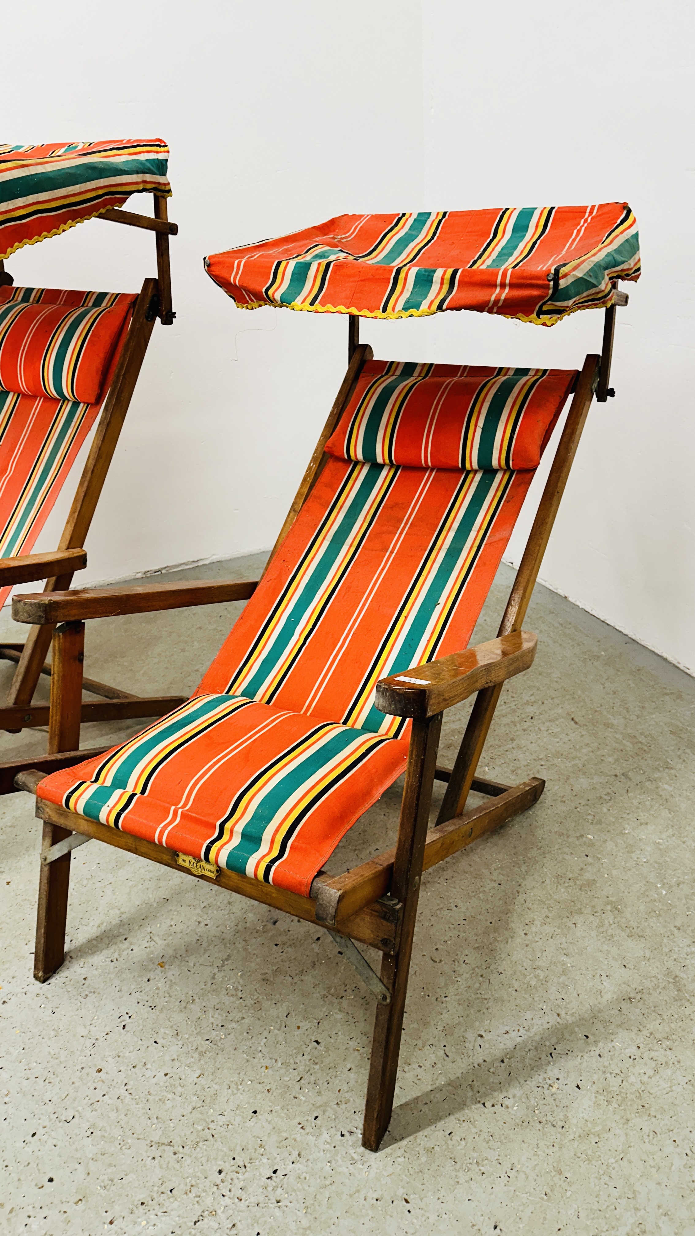A PAIR OF GEEBRO "THE OCEAN CHAIR" DECK CHAIRS WITH SUN SHADES. - Image 13 of 13