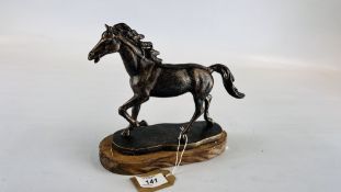 (R) RUNNING HORSE FIGURE