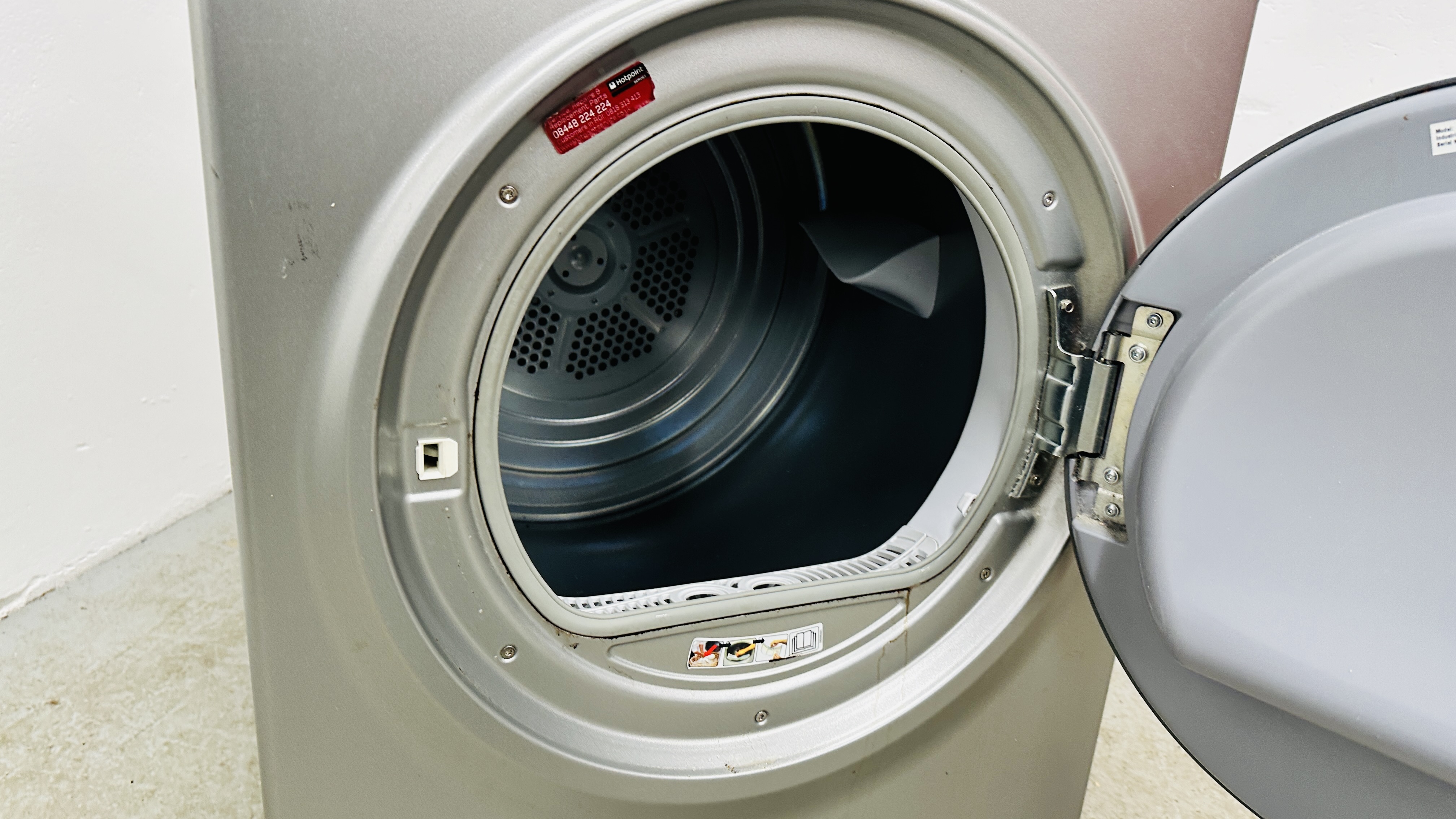 HOTPOINT AQUARIUS 7KG TUMBLE DRYER, SILVER FINISH - SOLD AS SEEN. - Image 6 of 6