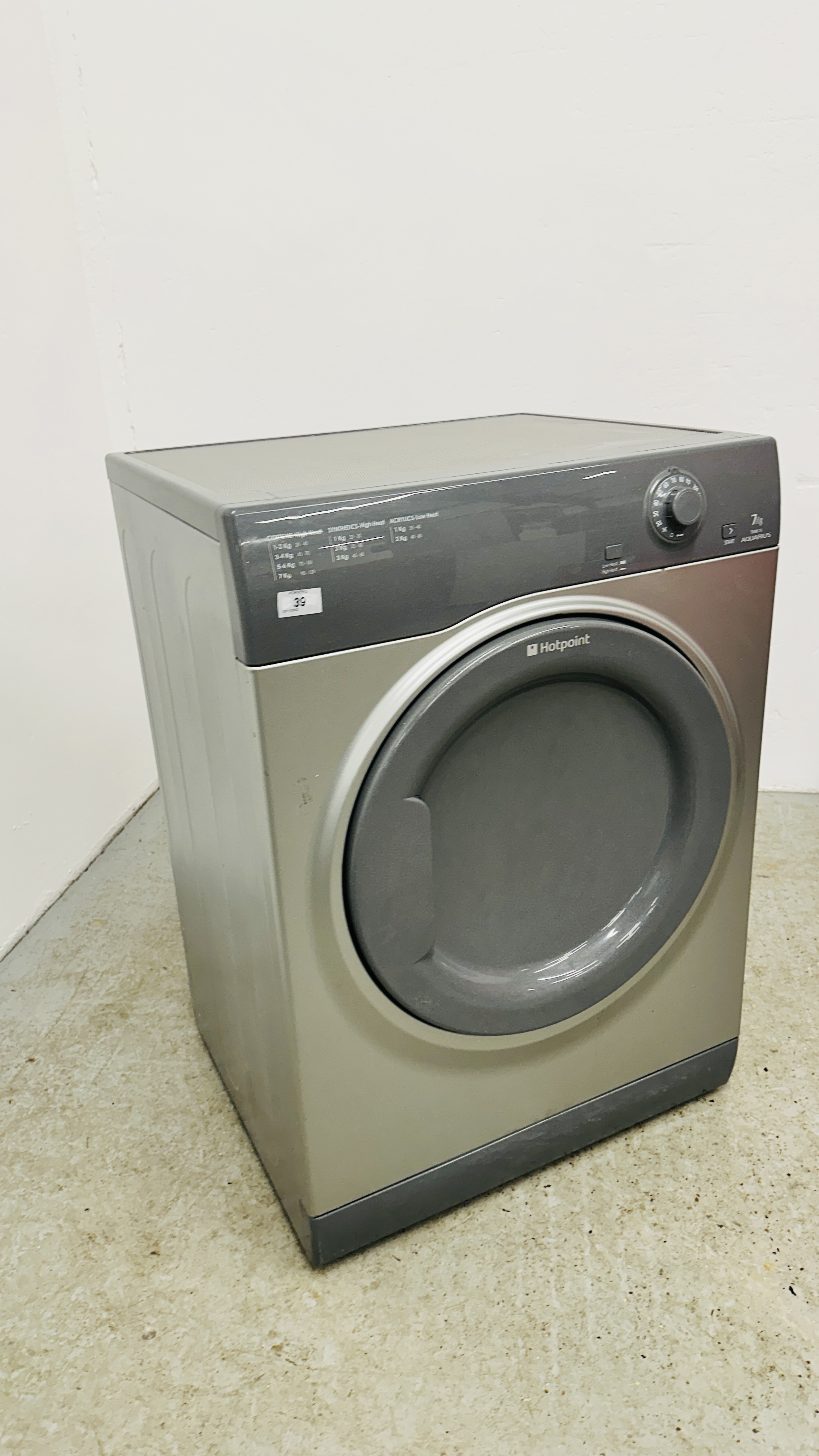 HOTPOINT AQUARIUS 7KG TUMBLE DRYER, SILVER FINISH - SOLD AS SEEN. - Image 5 of 6