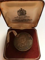 COINS: 1965 WINSTON CHURCHILL SILVER MEDALLION BY KOVACS FROM SPINK & Co IN ORIGINAL CASE.