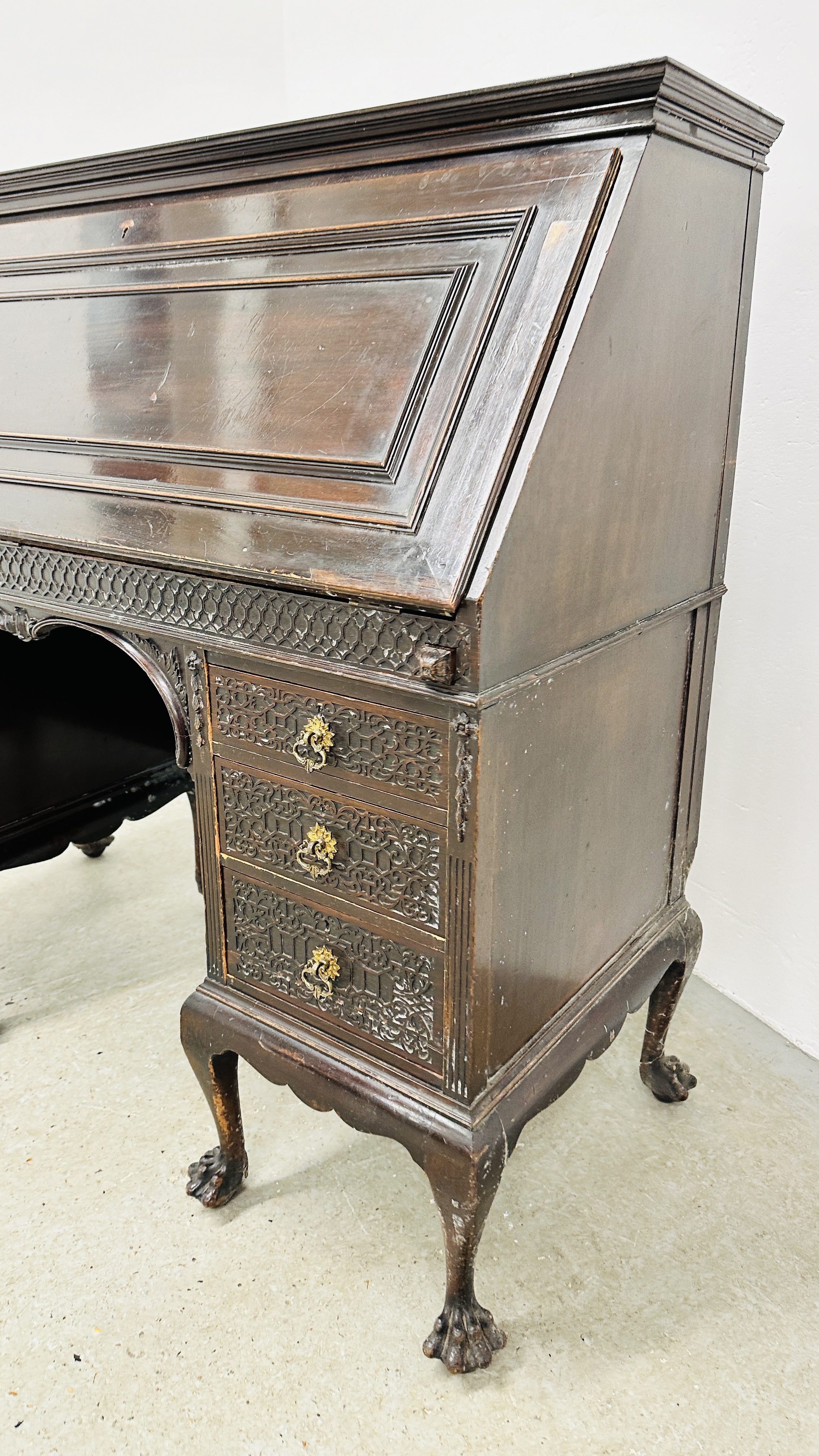 ORNATE TWIN PEDESTAL MAHOGANY FALLING FRONT BUREAU WITH WELL FITTED INTERIOR STANDING ON BALL AND - Image 3 of 21