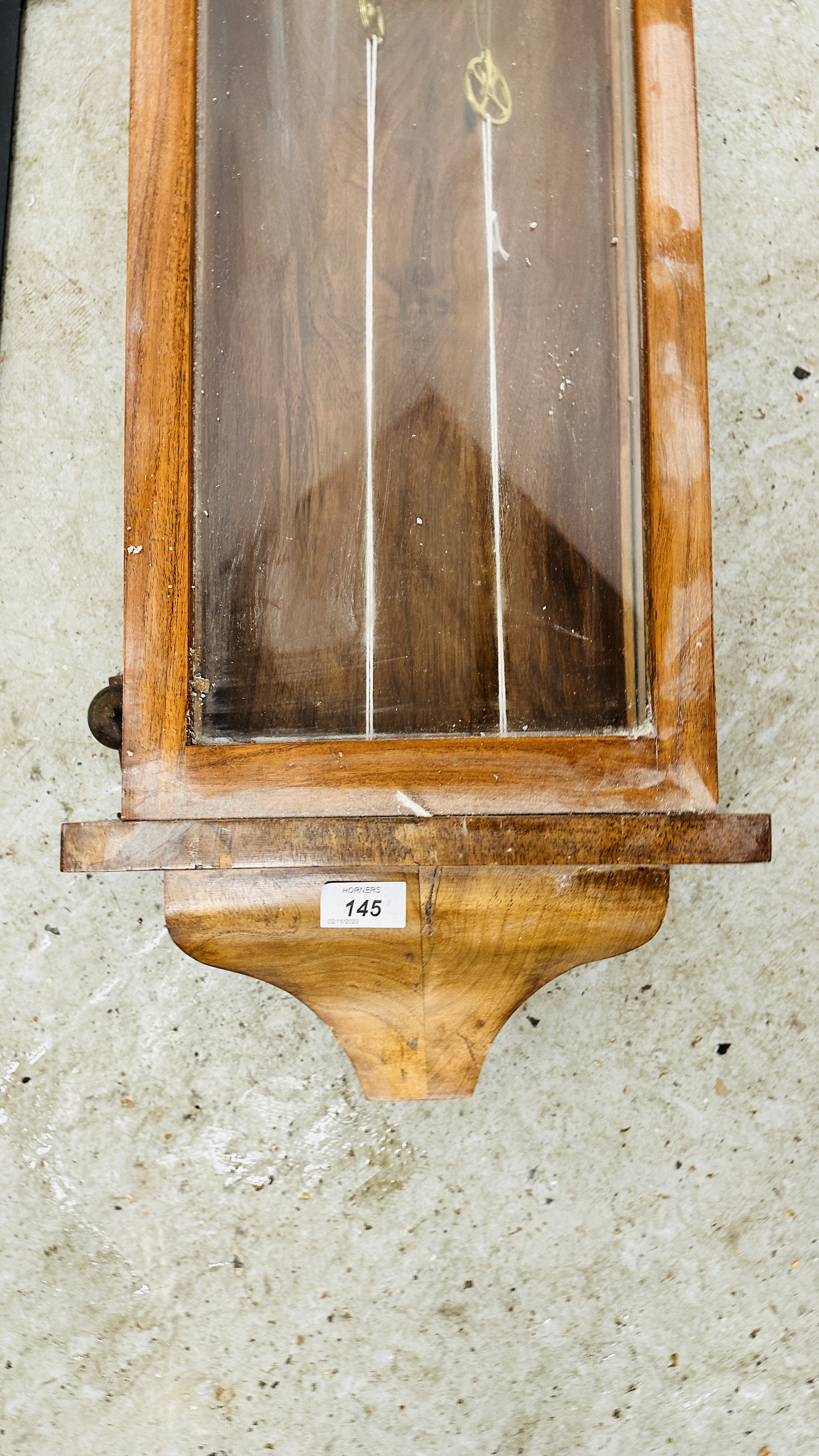 AN ANTIQUE MAHOGANY CASED VIENNA WALL CLOCK AND PENDULUM. H 106CM. - Image 3 of 5