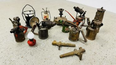 A GROUP OF 6 VINTAGE BLOW TORCHES ALONG WITH 2 BRASS TAPS ALONG WITH A BRASS MINERS LAMP A/F,