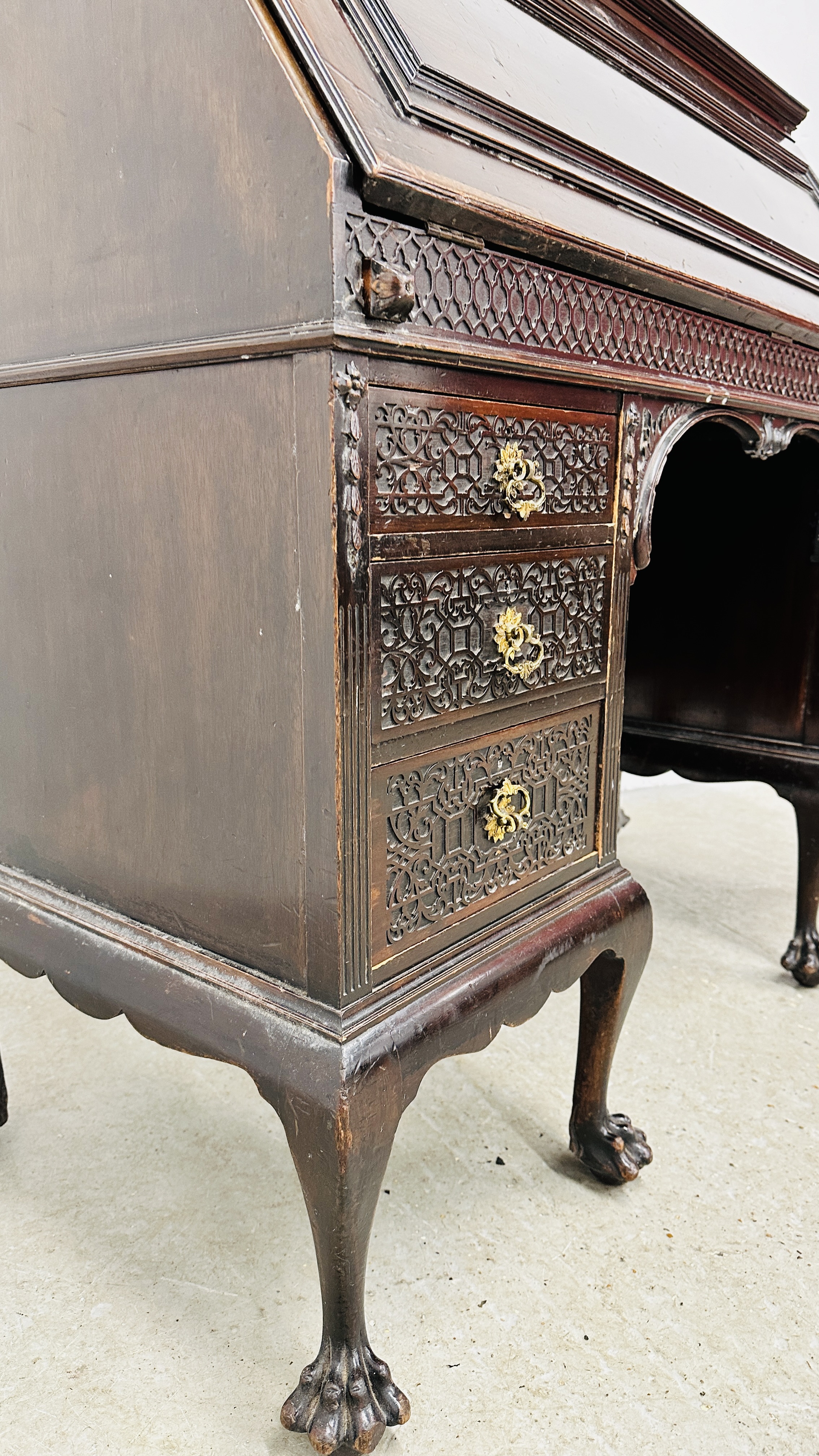 ORNATE TWIN PEDESTAL MAHOGANY FALLING FRONT BUREAU WITH WELL FITTED INTERIOR STANDING ON BALL AND - Image 5 of 21