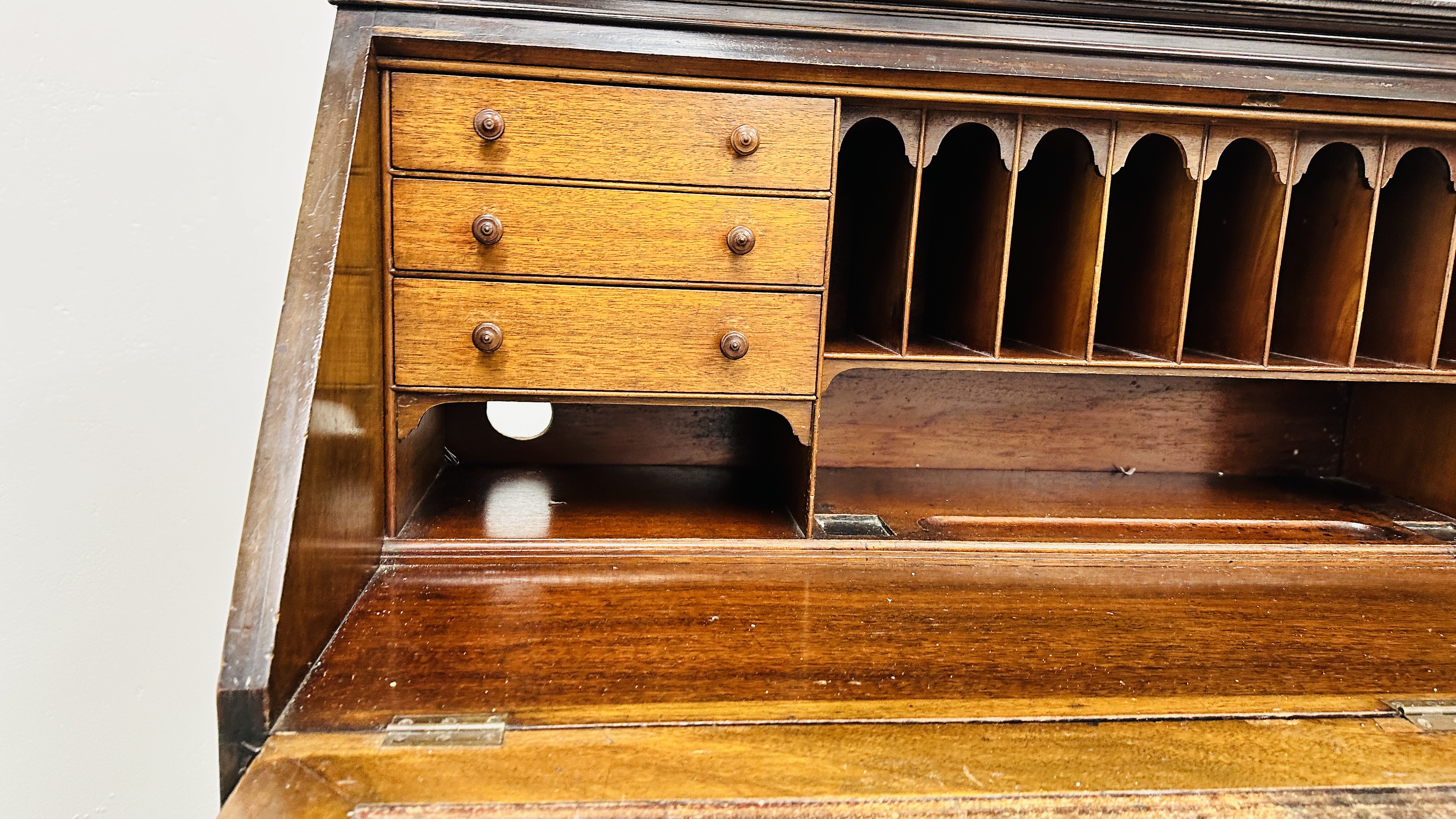 ORNATE TWIN PEDESTAL MAHOGANY FALLING FRONT BUREAU WITH WELL FITTED INTERIOR STANDING ON BALL AND - Image 14 of 21