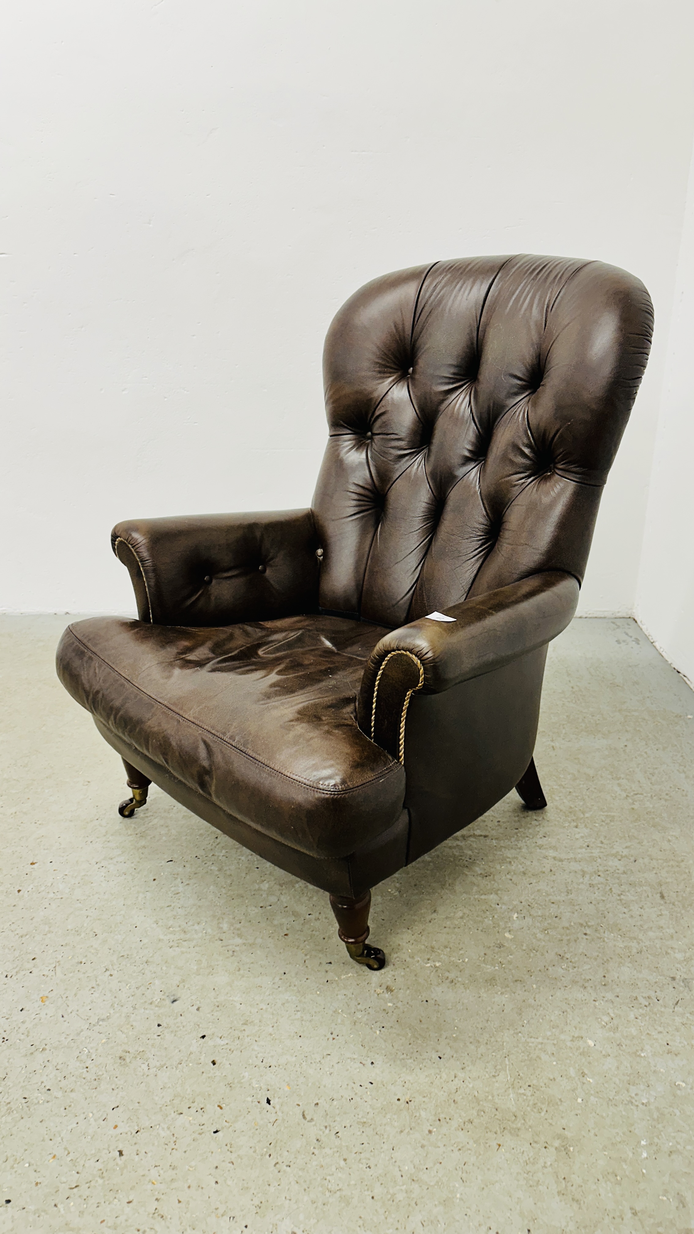 A MODERN TAN LEATHER BUTTON BACK EASY CHAIR. - Image 2 of 10